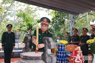 Sr. Lt. Gen. Phung Si Tan inspects UXO clearance and martyrs’ remains collection